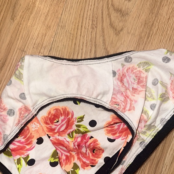 Victoria’s Secret hip hugger size large - Picture 4 of 4